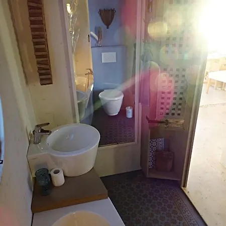 Habitide - Unikates Oeko-natur-hausboot - Ostsee-fjord Schlei *